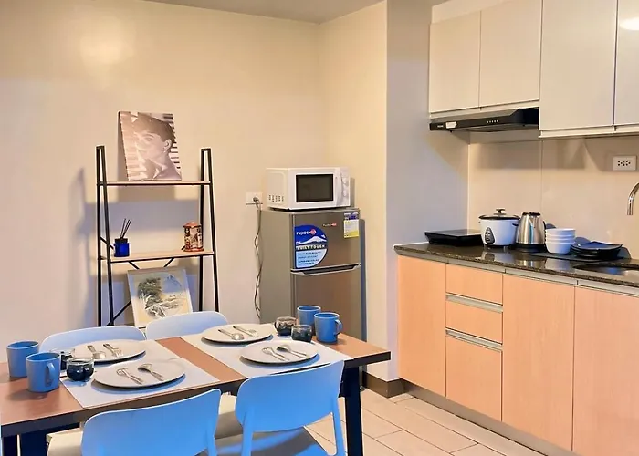 Makati With Free Pool, Gym And View Apartment Manila