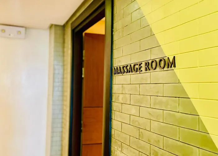 Makati With Free Pool, Gym And View Apartment Manila